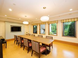 明るいダイニングスペース