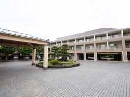 施設のエントランス風景