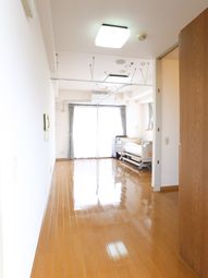 明るい居室の広々空間