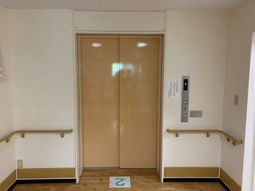 エレベーターの扉