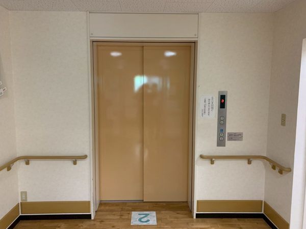 エレベーターの扉