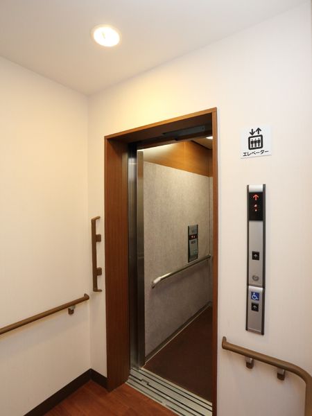 エレベーター前の通路