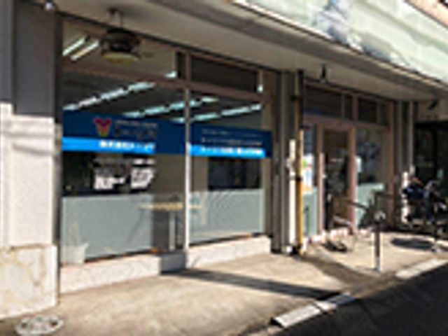 快適なエントランス エントランス 広々とした入り口は明るく、ご来訪の皆様を暖かくお迎えします。