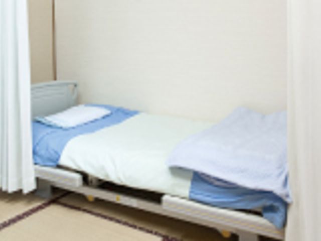 シンプルな寝具が整った和室 居室 畳のある和室は、静かで落ち着いた空間です。シンプルな寝具ですぐにリラックスできます。