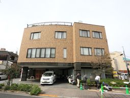 堅牢な造りの施設外観