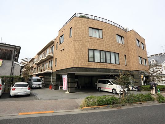 外観の建物と周辺