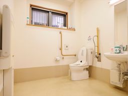 安全手すり付き洗面トイレ