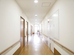 清潔で明るい廊下