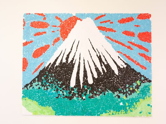 壁に掛かる富士山の絵
