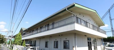 広い建物の外観