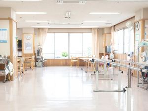 明るい機能訓練室  