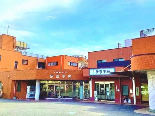 施設の正面外観  