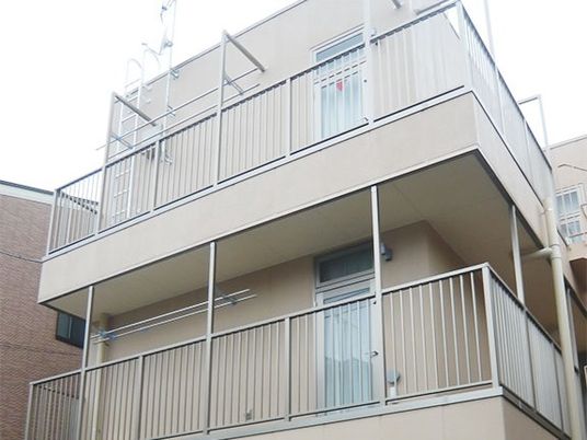 ベランダ付き外観  