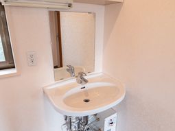 清潔な洗面台のある空間