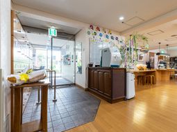 明るい雰囲気のエントランス