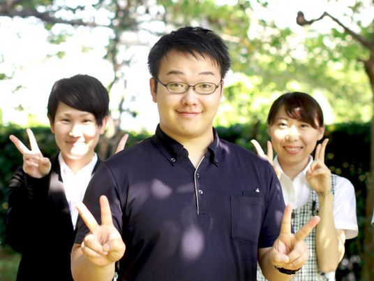楽しそうな様子の人々