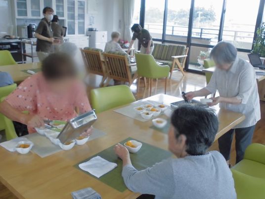 自然光が入る食堂