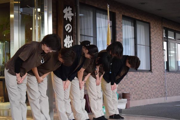 スタッフのお辞儀