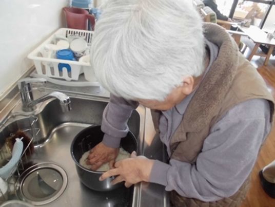 調理中の姿キッチン  