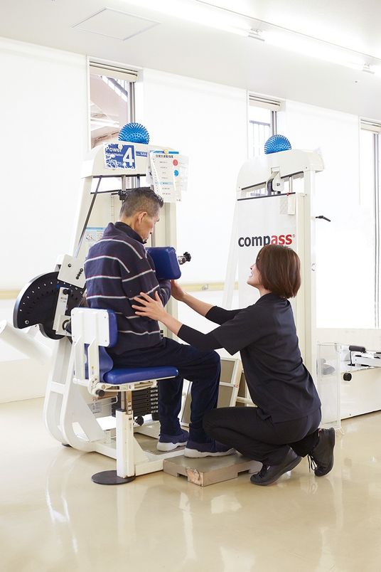 訓練の様子がわかる機能訓練室  