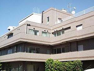 明るい外観の建物  