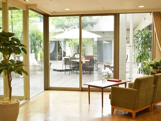 木目調テラスのあるリビング