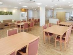 明るい食堂の空間