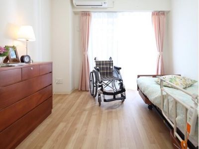 居室と車椅子の画