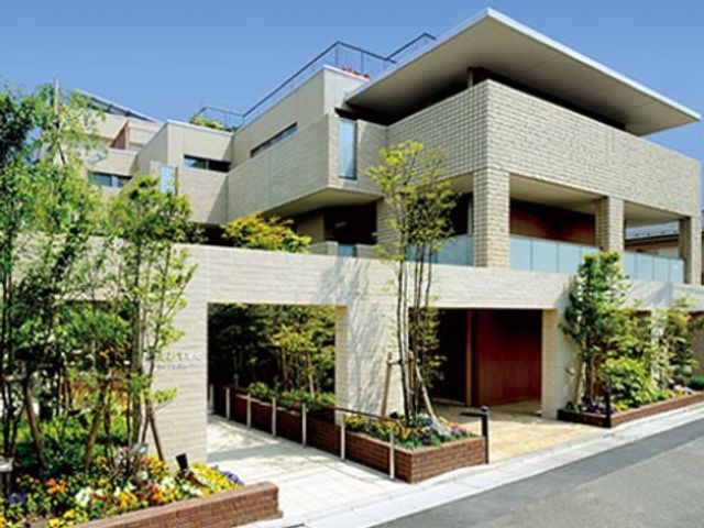 モダンデザインの外観 外観 洗練されたデザインの建物が、働く環境としても居心地の良さを感じさせます。緑豊かな周囲との調和も魅力的です。