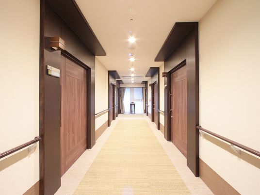 明るく清潔な廊下
