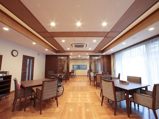 広々としたダイニングルーム