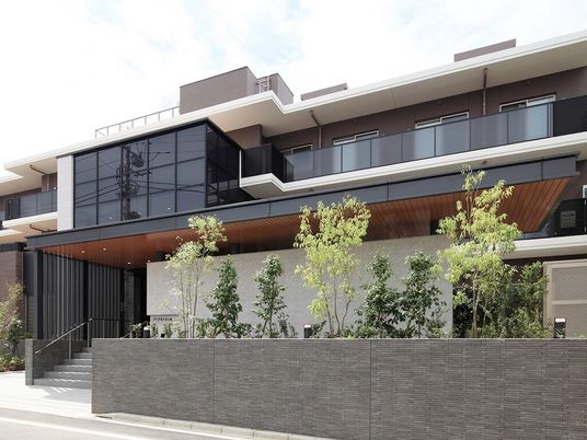 モダンな建物の外観