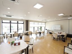 明るい広々ダイニング