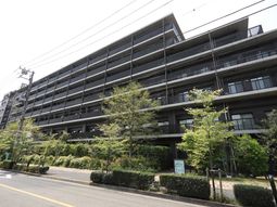 モダンな建物の外観