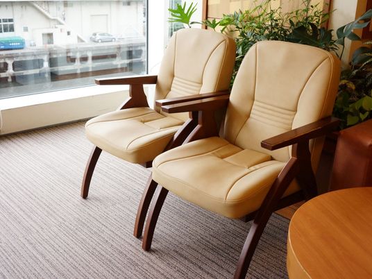 リラックスチェアとテーブル