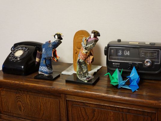 時計と雑貨の棚