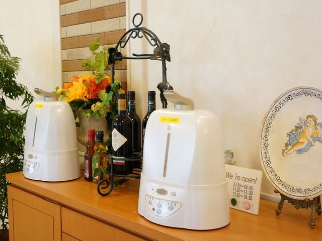 日常生活用具の配置 器具 ゆとりのあるダイニングルームには、日々の生活に必要な水やお茶を提供するウォーターサーバーが整っております。
