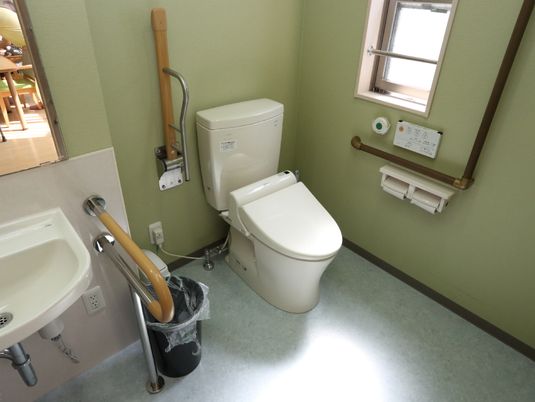 手すり付きトイレ空間