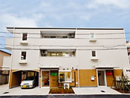 モダンな外観の建物