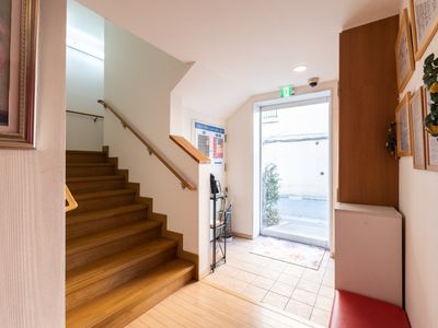 明るいエントランスエリア