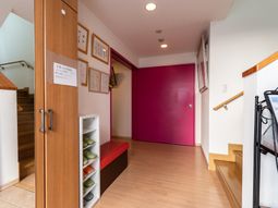 エントランスの明るい空間