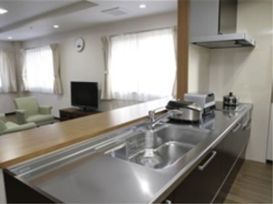 明るい共有キッチン