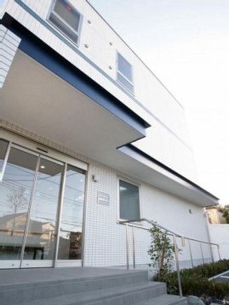 清潔感のある建物の入口