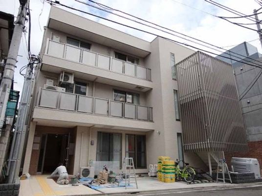 改修中の建物外観