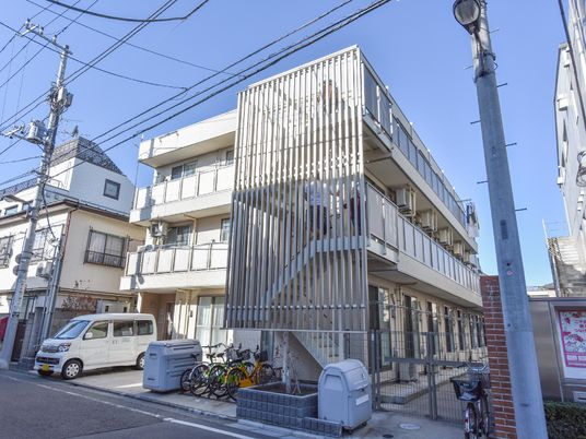 モダンな建物の外観