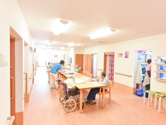 明るい廊下と居室