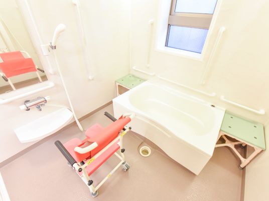 バリアフリー対応の浴室
