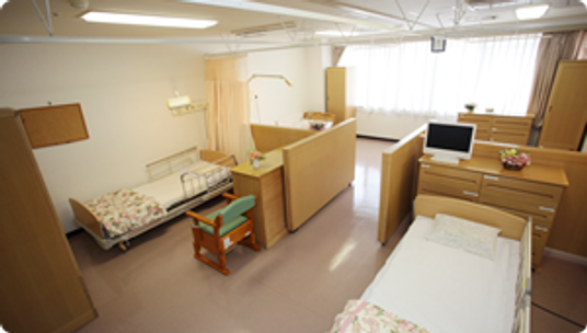 明るい個室の居室