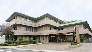 広々とした施設の外観
