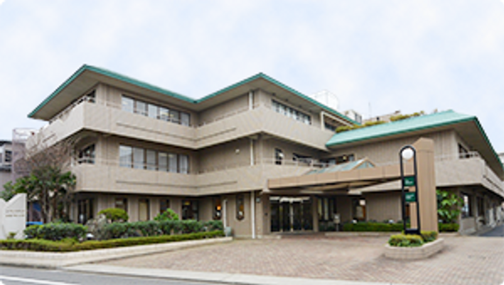 広々とした施設の外観